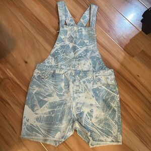 The Children’s place overall shorts. New. Size 16